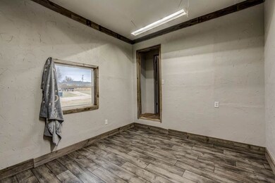 1427 E Broadway St, Cushing, OK 74023 - photo 6