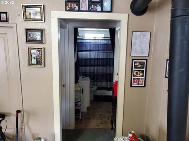 215 N Chase St, Heppner, OR 97836 - photo 3