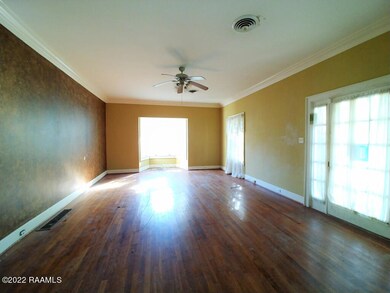 4 Living Room