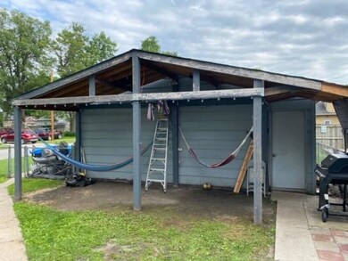 2061 Maple St, Des Moines, IA 50317 - photo 7