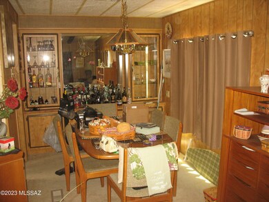 6048 Flying M Dining Area