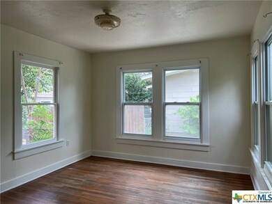 824 Bismark St, Seguin, TX 78155 - photo 5