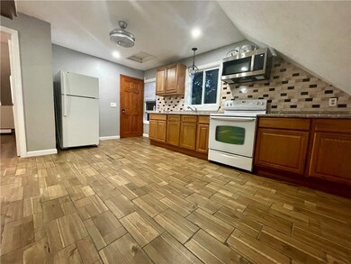 36 Highland St unit 3rd Flr, Pawtucket, RI 02860 - photo 5