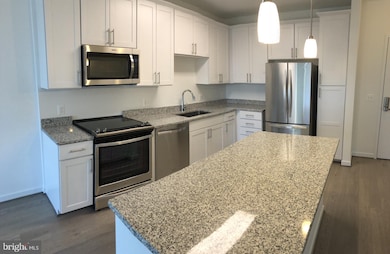 Enclave unit 305, Fairfax, VA 22031 - photo 2