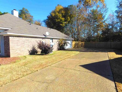 923 Mountain Crest Dr, Byram, MS 39272 - photo 4