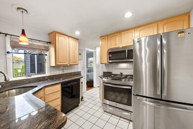 27 Cypress St, Marblehead, MA 01945 - photo 7