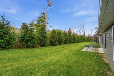 221 Falcon St unit 16, Bellefontaine, OH 43311 - photo 2