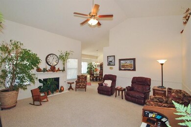 3180 N Mckelvey Ave, Fresno, CA 93727 - photo 5