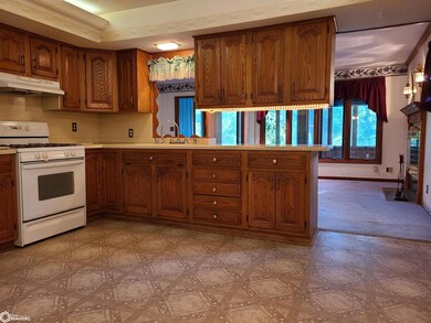 Spacious eat-in kitchen