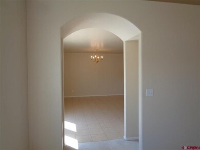 Alcoves on each side of the arch