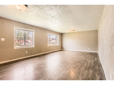 7508 SE Ogden St, Portland, OR 97206 - photo 6