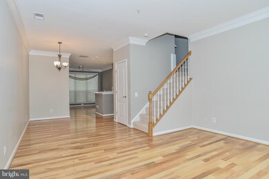 1722 Kingsgate Ct, Alexandria, VA 22302 - photo 5
