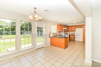 270 E 147th St S unit B, Glenpool, OK 74033 - photo 4