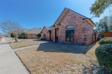 2513 Fox Glenn Cir, Bedford, TX 76021 - photo 2