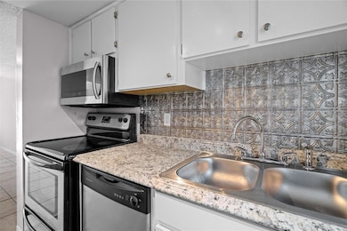 5112 Temple Heights Rd unit B, Tampa, FL 33617 - photo 5