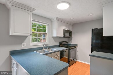 8166 Willowdale Ct, Springfield, VA 22153 - photo 7