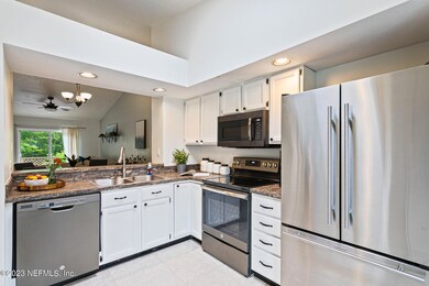 7826 Aquarius Cir S, Jacksonville, FL 32216 - photo 2