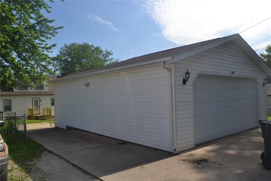 1251 16th Ave SW, Cedar Rapids, IA 52404 - photo 2
