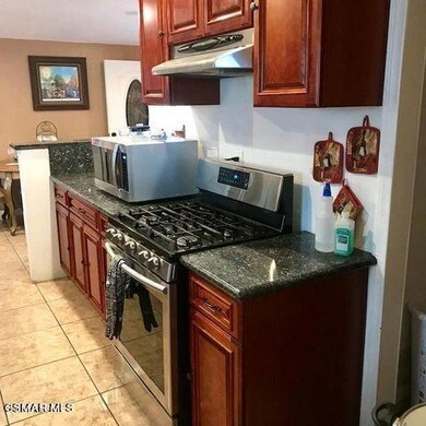 sherman ave 4 kitchen