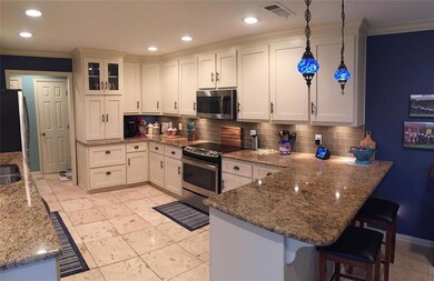 2008 Woodlawn St, Gainesville, TX 76240 - photo 5