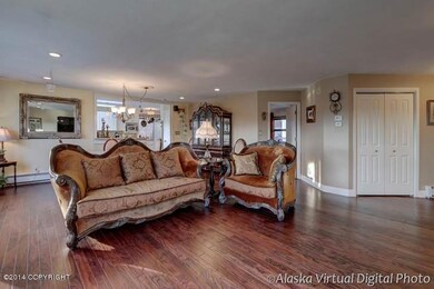 Spacious Living room to Kitchen