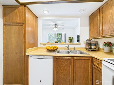 12721 NE 129th Ct unit F103, Kirkland, WA 98034 - photo 5