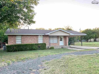 1607 N McDonald Ave, Decatur, TX 76234 - photo 2