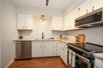 1052 Churchill Downs Ct unit B, Charlotte, NC 28211 - photo 5