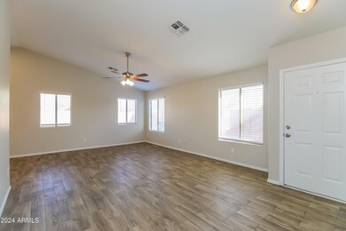 005-photo-living-room-10280659