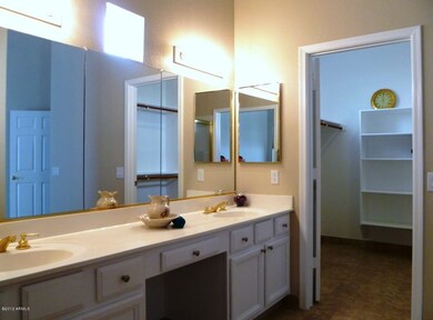 15e-MBath & walk-in closet