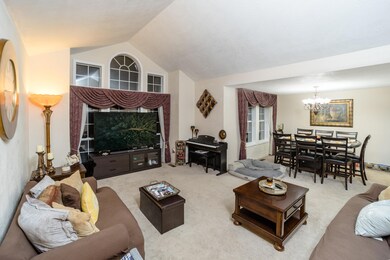 2432 Meadow Creek Dr, Medford, OR 97504 - photo 3