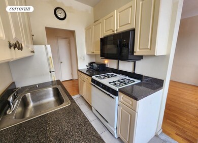 Brady Court unit 621, Bronx, NY 10462 - photo 3