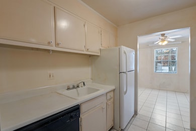 5 Louisburg Square unit 11, Nashua, NH 03060 - photo 3