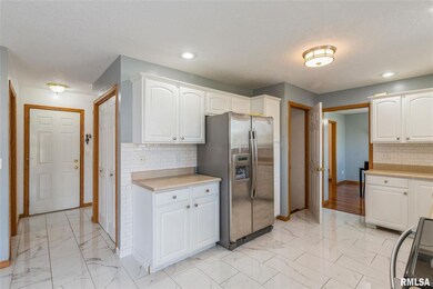 2836 W 63rd St, Davenport, IA 52806 - photo 4