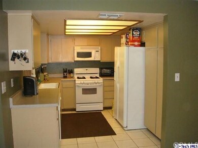 19614 Roscoe Blvd unit C, Northridge, CA 91324 - photo 2