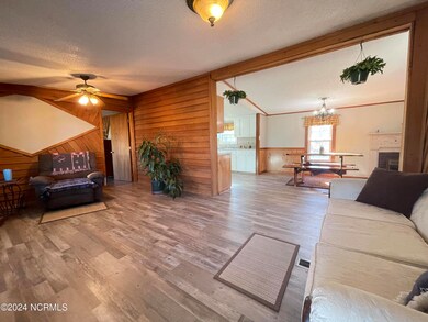 Entry/Living Room