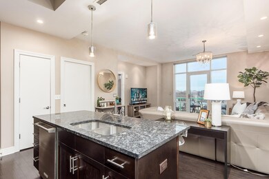 Eat-In Kitchen