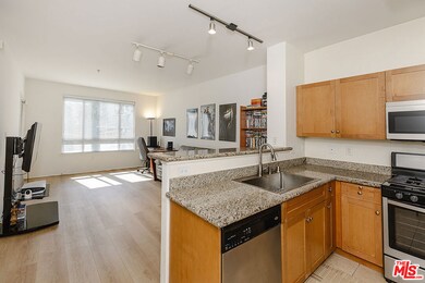 Savoy unit 239, Los Angeles, CA 90012 - photo 4