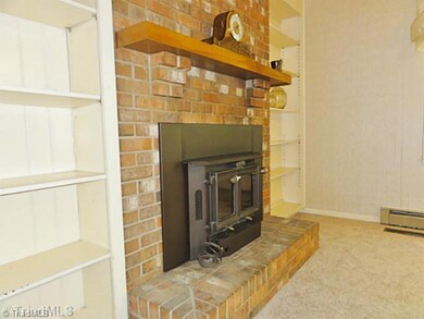 5512 Fallingbrooks Dr, Greensboro, NC 27407 - photo 7