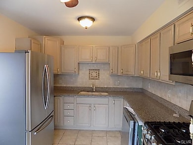 1532 Creekside Rd, Whitehall, PA 18052 - photo 2