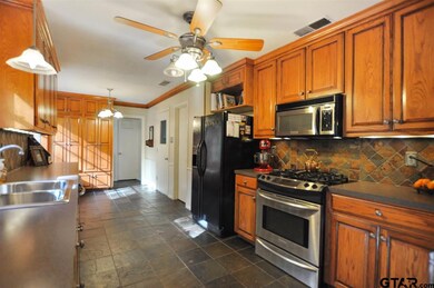 1025 Pollard Dr, Tyler, TX 75701 - photo 3