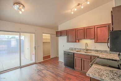 401 E Wickieup Ln, Phoenix, AZ 85024 - photo 4