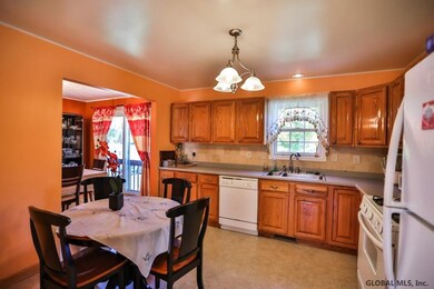 220 Lisha Kill Rd, Schenectady, NY 12309 - photo 5