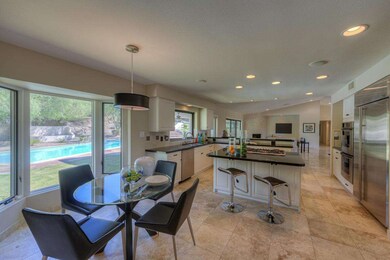 Casual Dining and Kitchen
