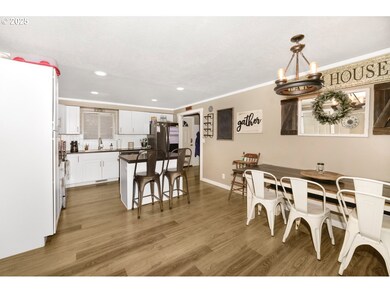 402 S 44th St, Springfield, OR 97478 - photo 7