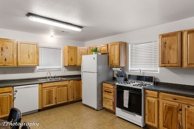 343 Pectol St, Washington, UT 84780 - photo 3
