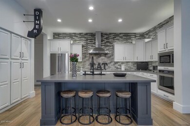 Kitchen - Breakfast Bar