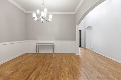 Flex room off main hallway.. could be Formal dining or extra living area