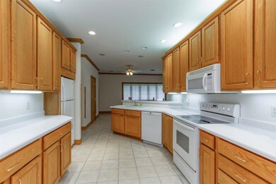 1005 Oak Park Blvd, Cedar Falls, IA 50613 - photo 6