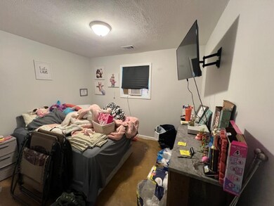 6 second bedroom